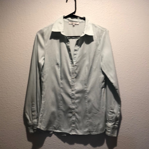 Quintessential vetted button down blouse - Picture 1 of 5